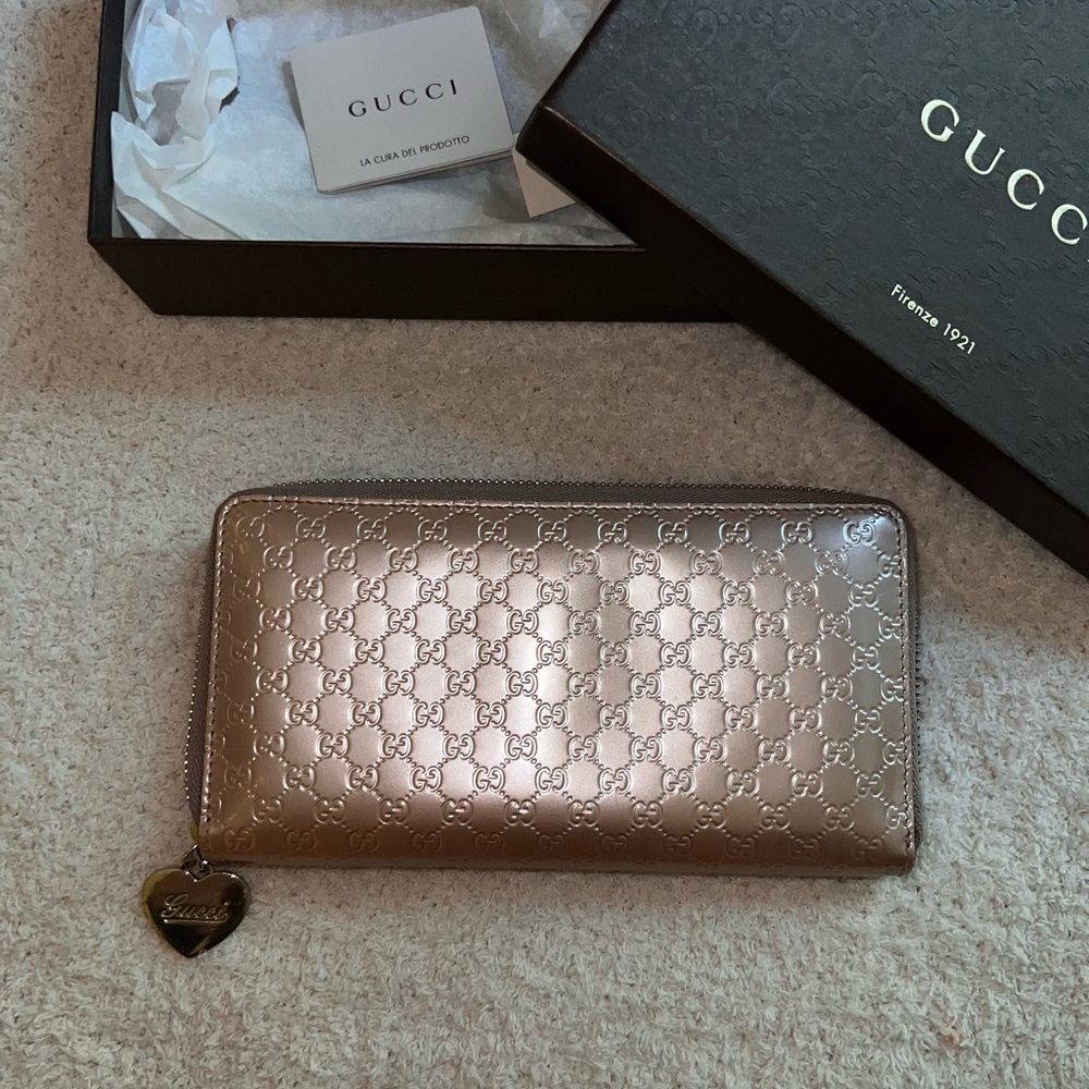 Gucci Round Zipper Long Wallet
Pink Gold Microshima